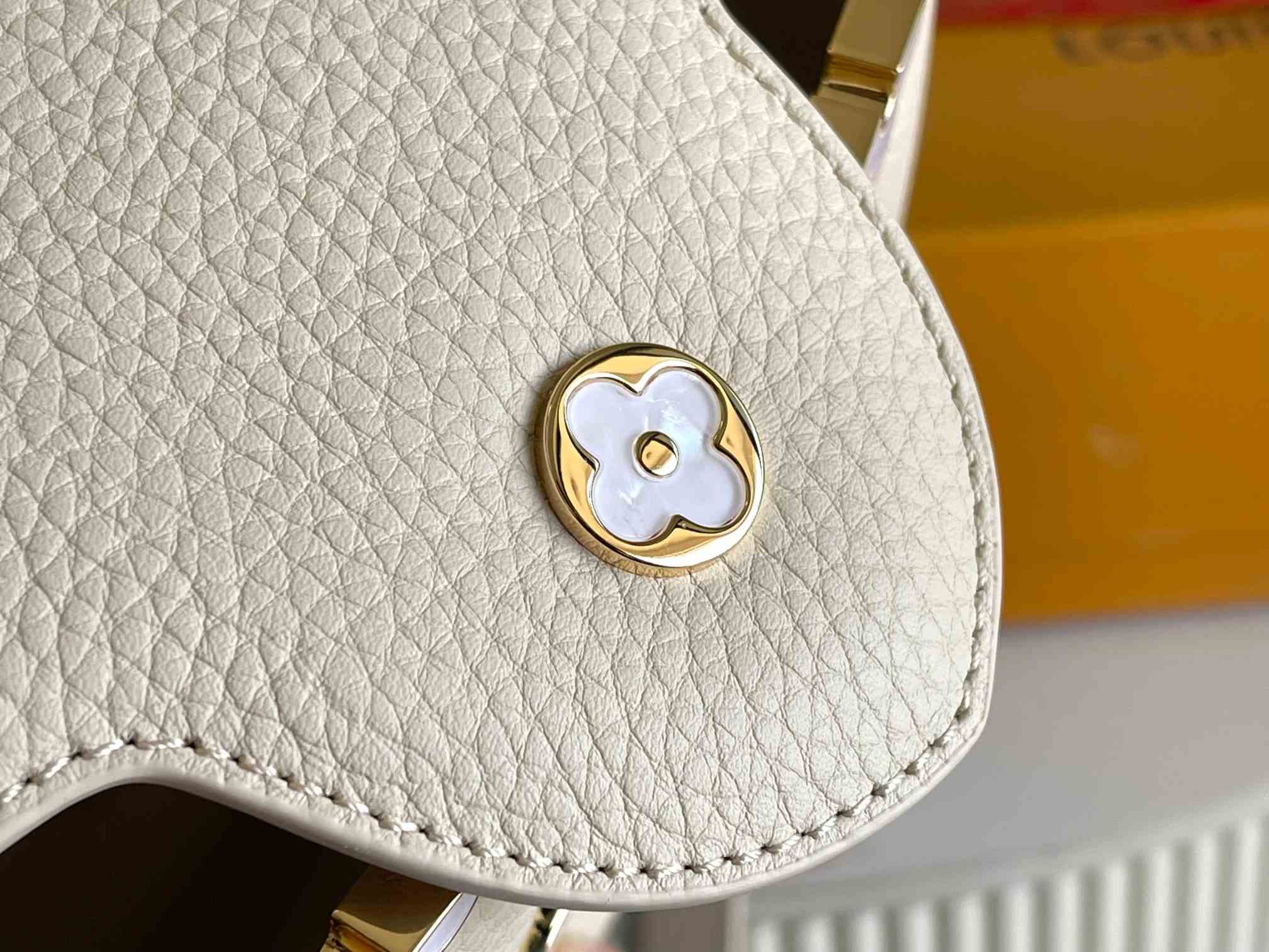 LOUIS VUITTON Capucines BB Pearly Cream