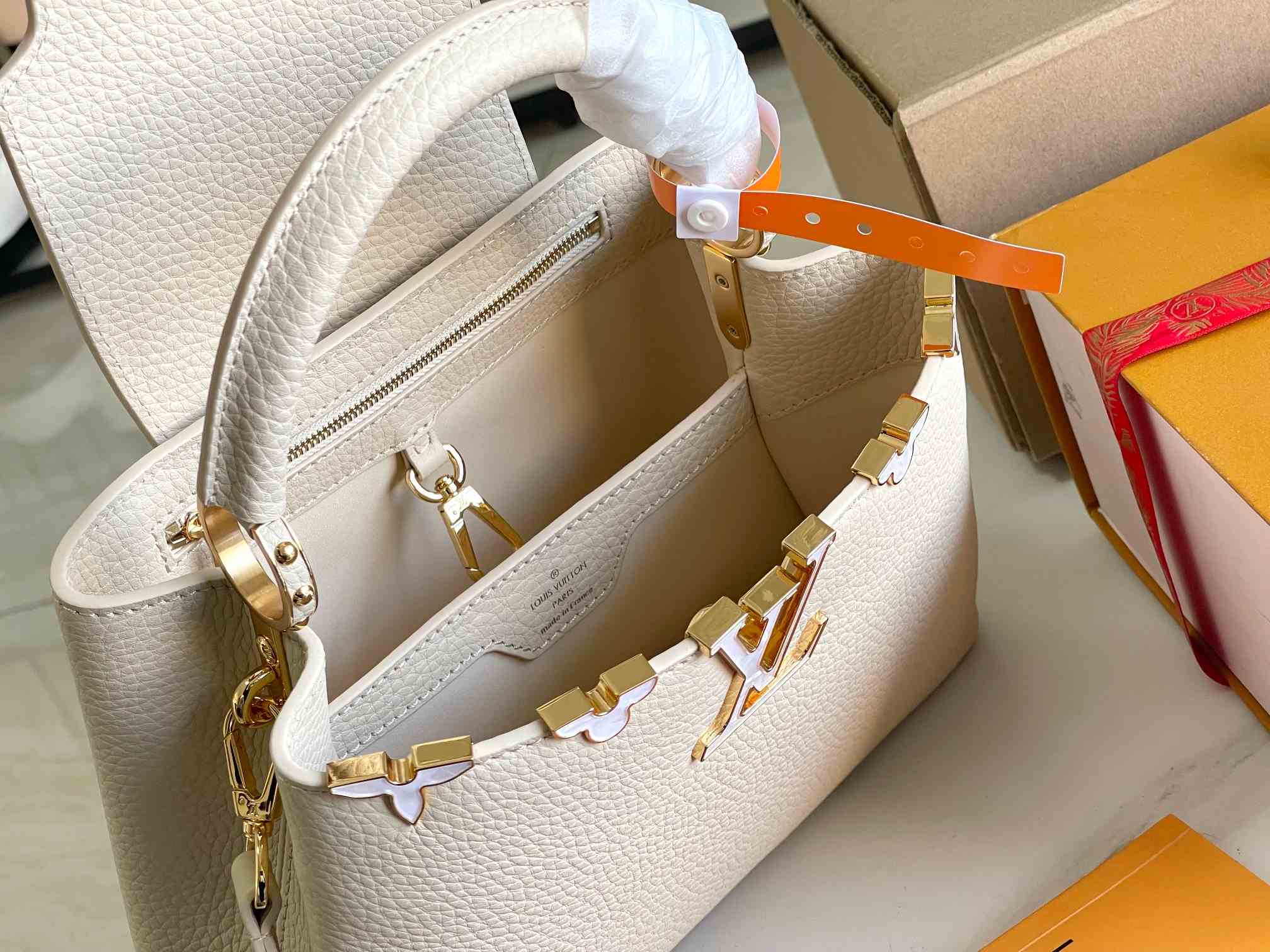 LOUIS VUITTON Capucines BB Pearly Cream