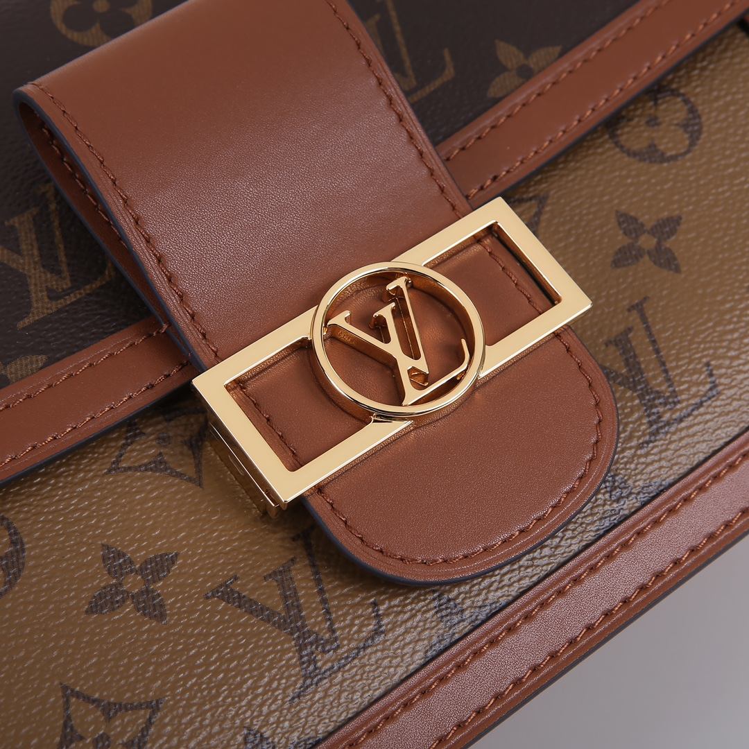 LOUIS VUITTON Dauphine MM Bag 