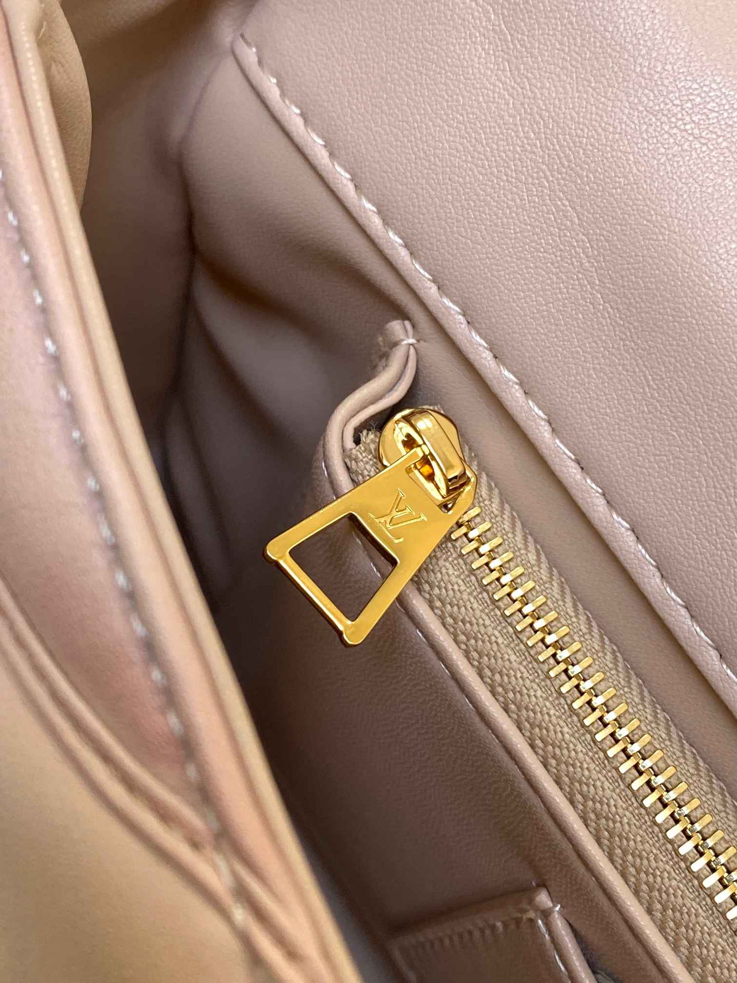 LOUIS VUITTON Dauphine MM Bag