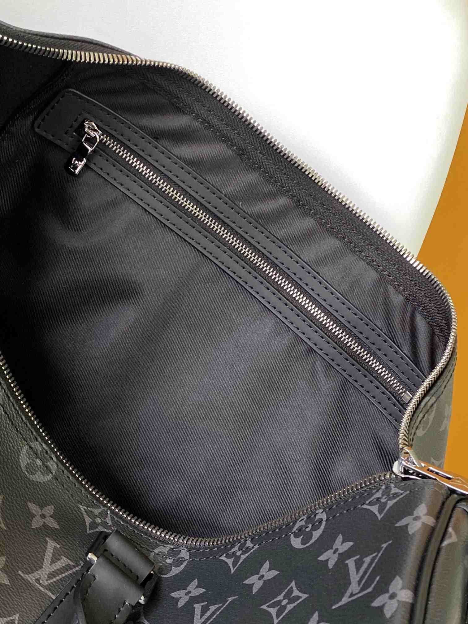 LOUIS VUITTON Keepall Bandoulière 55 Black