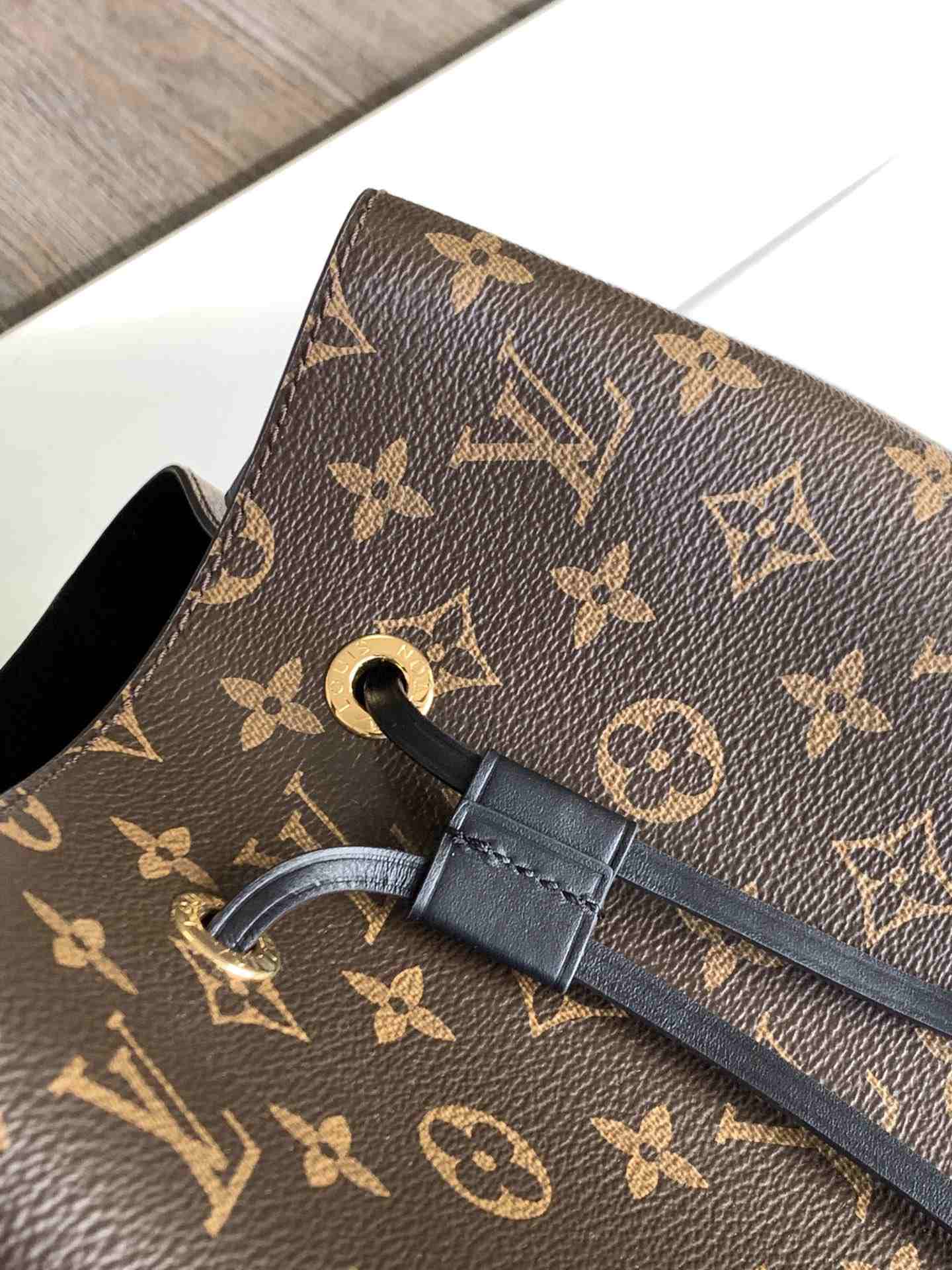 LOUIS VUITTON NéoNoé MM Bucket Monogram