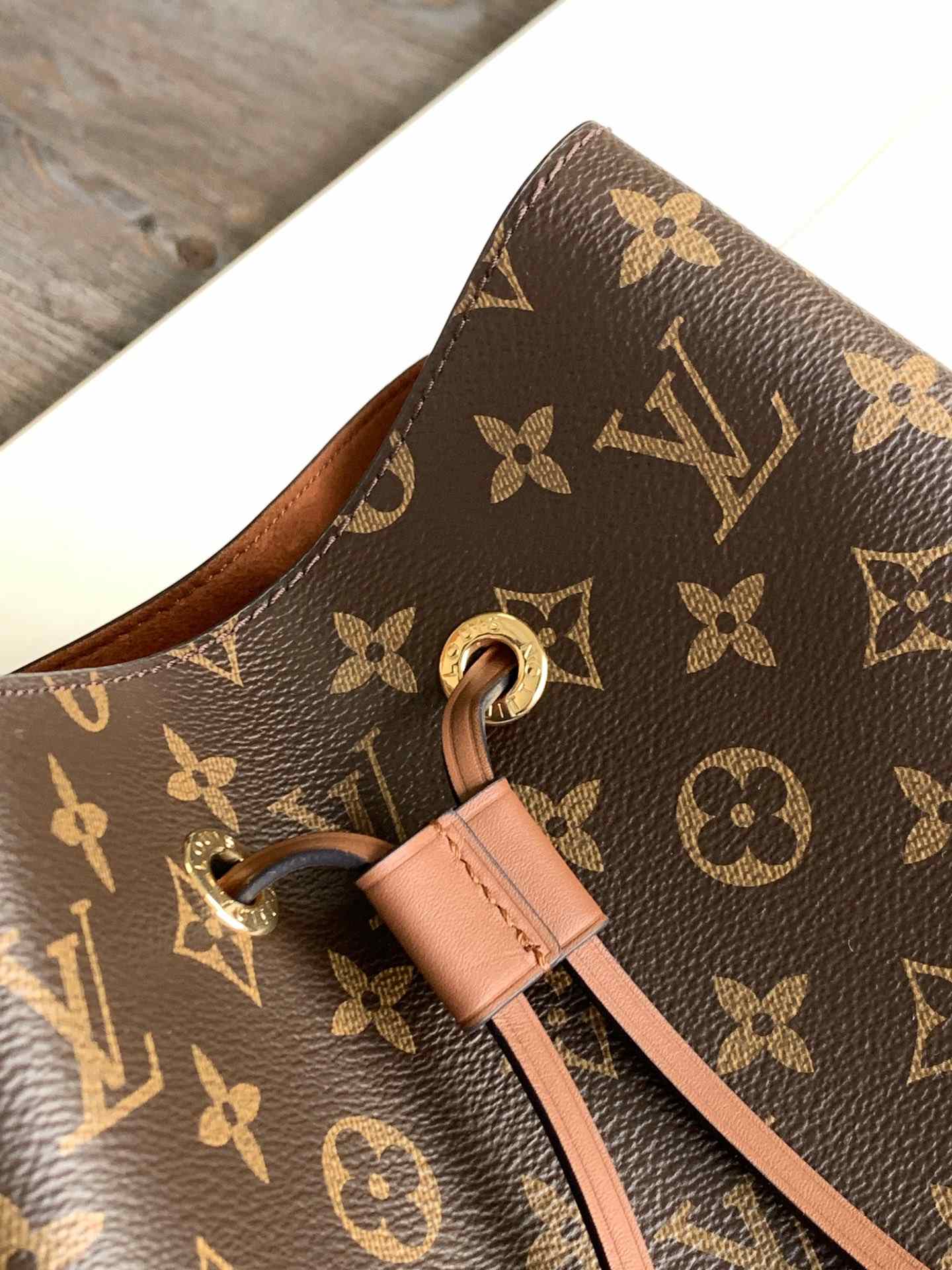 LOUIS VUITTON NéoNoé MM Bucket Monogram