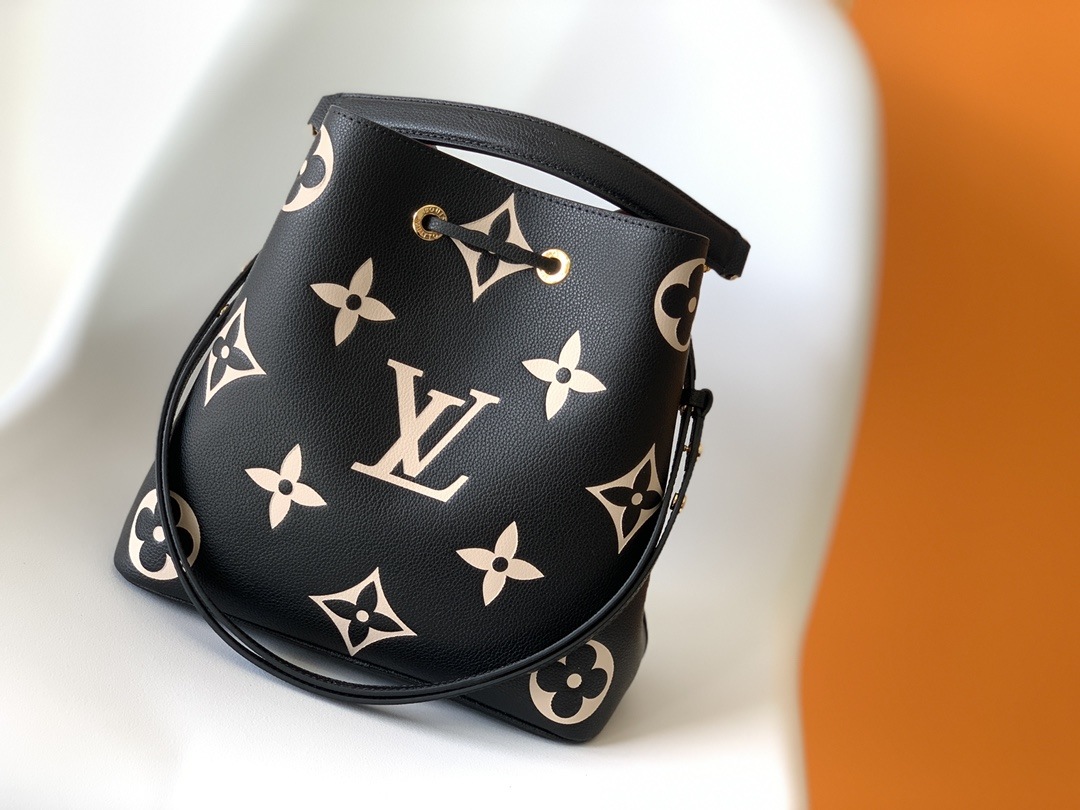 LOUIS VUITTON NéoNoé MM Bucket Bag  Black/Cream