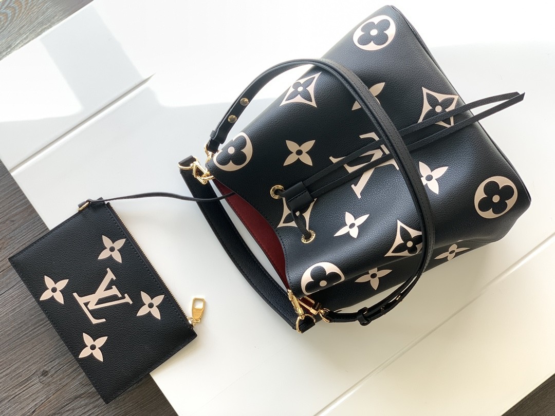 LOUIS VUITTON NéoNoé MM Bucket Bag  Black/Cream