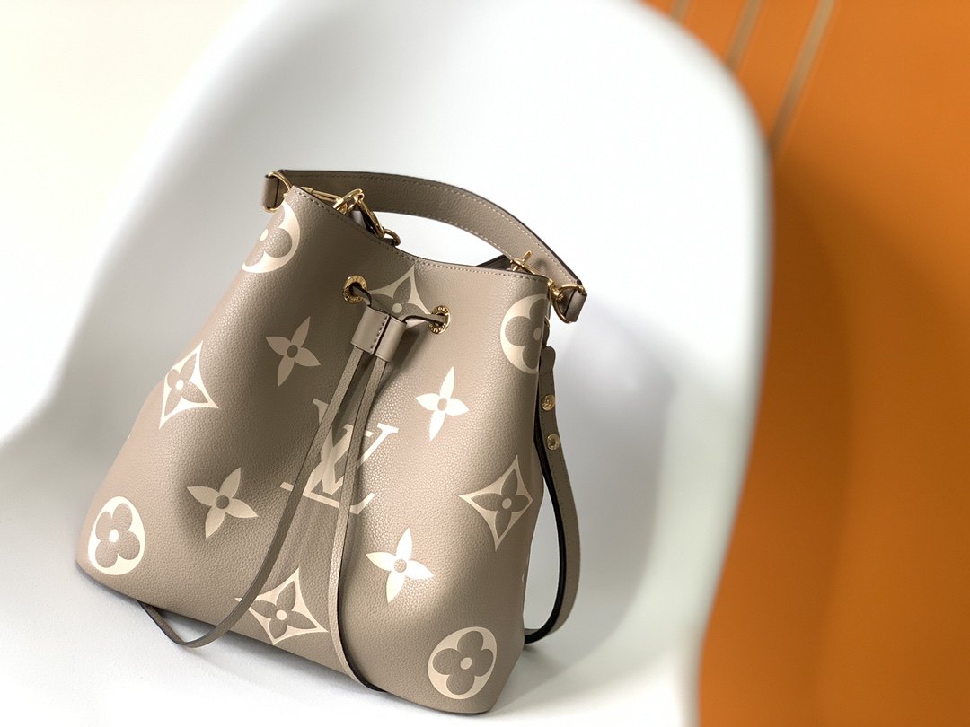 LOUIS VUITTON NéoNoé MM Bucket Bag  Dove Grey/Cream