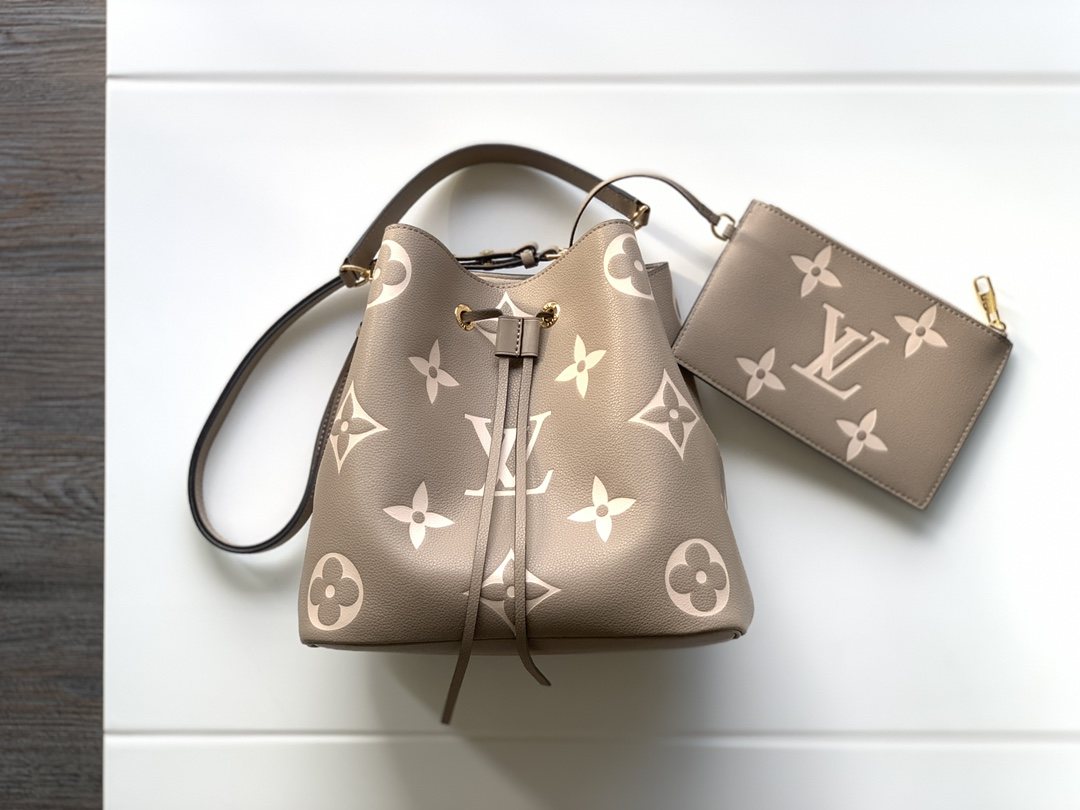 LOUIS VUITTON NéoNoé MM Bucket Bag  Dove Grey/Cream